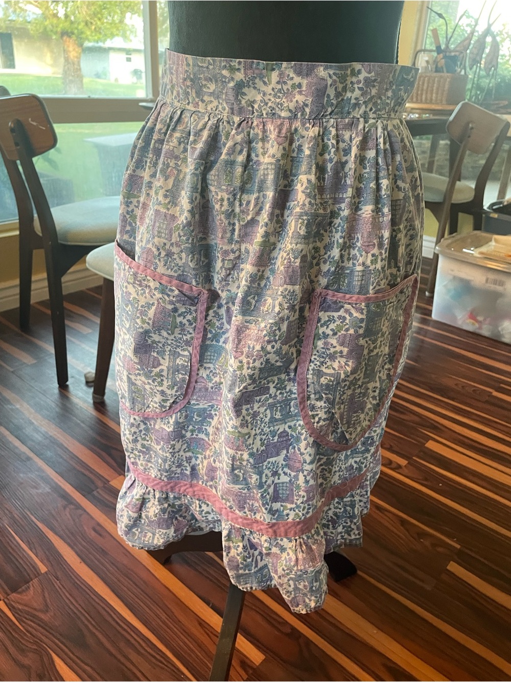 Women’s Lavender Floral Tiered Pocket Apron Vintage